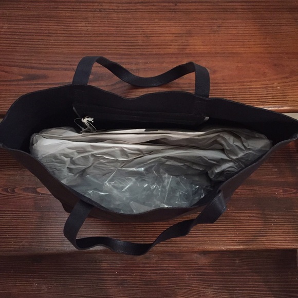 NWT : Madewell Transport Tote : Color - Ink - Picture 3 of 3