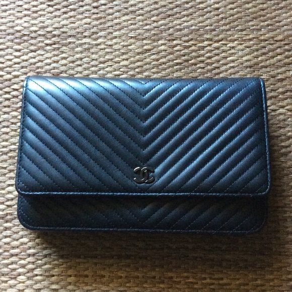CHANEL Handbags - 💯 %CHANEL high in demand WOC!!!