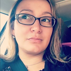 Meet your Posher, Cynthia