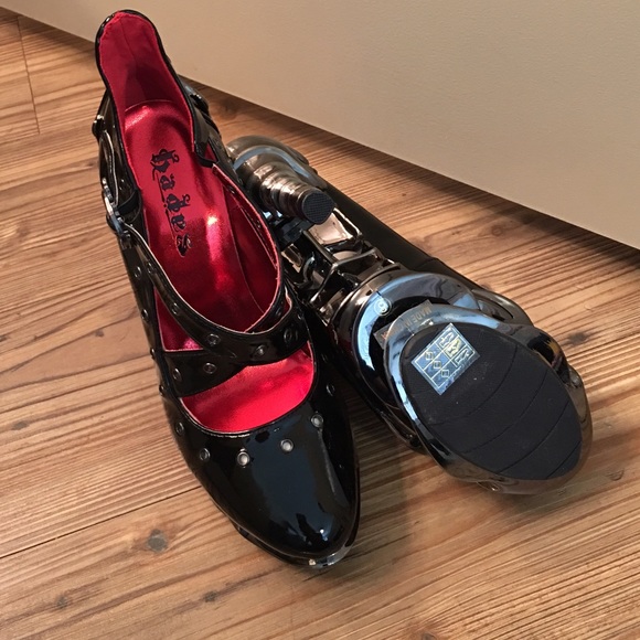 Hades - NWOT Crow Heels