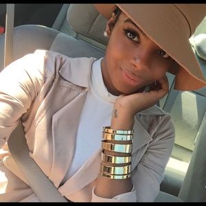 Meet your Posher, Brooke