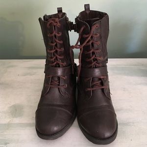 Combat boots
