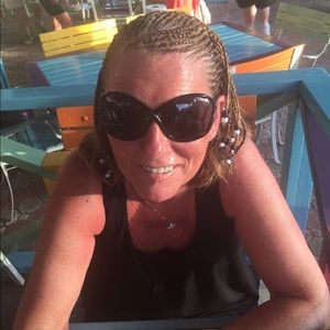 Meet your Posher, Debbie