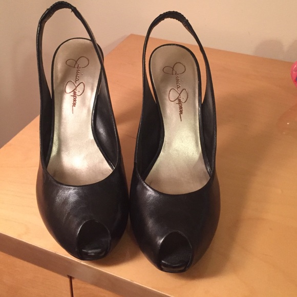 Black w white heel slingback, open toe heel. - Picture 2 of 4