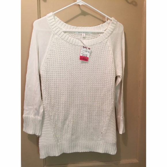 3/4 sleeve white sweater! 💕