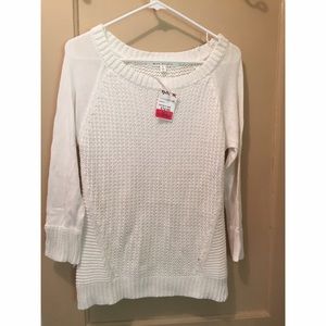 3/4 sleeve white sweater! 💕