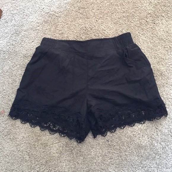 Black highwaisted flowy shorts