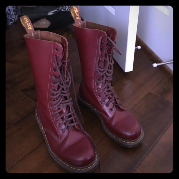 Size 7mens woman's 9 Doc martins,Perfect for fall