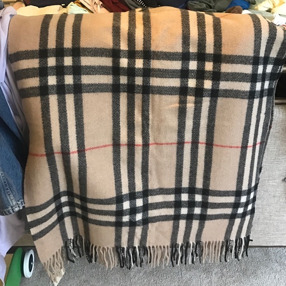 Authentic Burberry scarf/ wrap cashmere - Picture 4 of 4