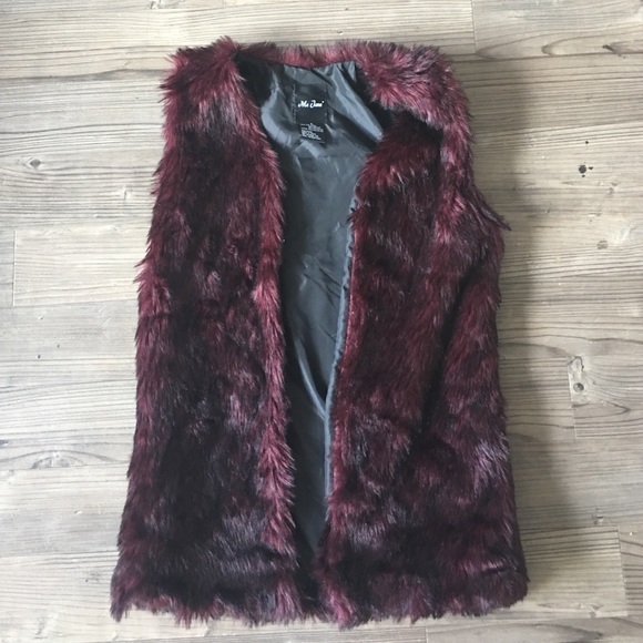 Black-and-red, faux-fur vest! - Picture 1 of 2