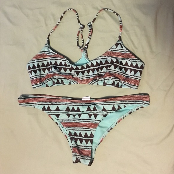 Billabong two piece swim suit // adjustable straps