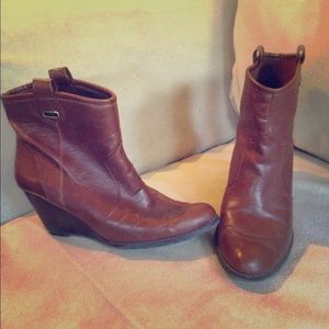 Ankle wedge boots