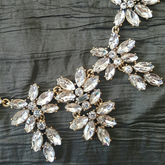 🚫SOLD🚫 NWT J. CREW | FLORAL STATEMENT NECKLACE - Picture 2 of 4