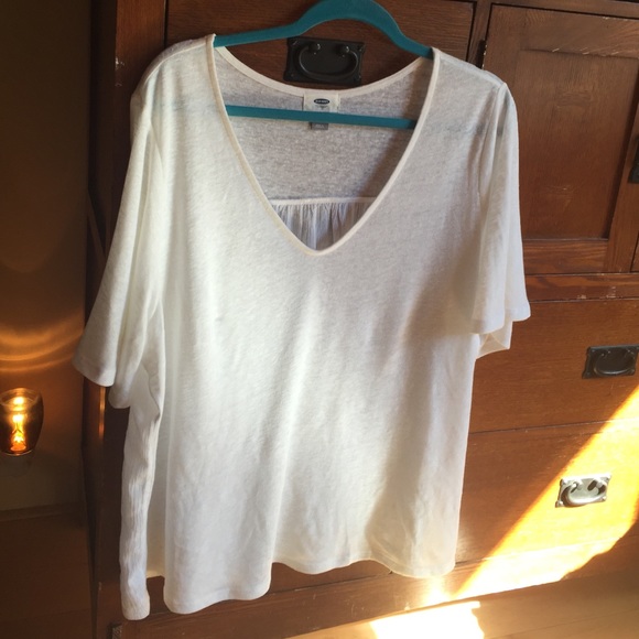 Super flowy white v-neck.