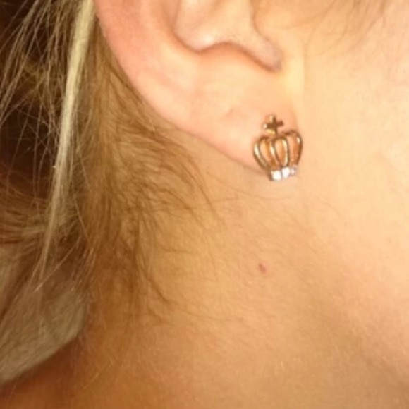 💟Small Gold Crown Earrings💟 - Picture 2 of 4