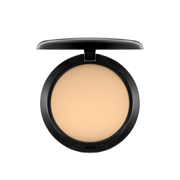 MAC Studio Fix Powder Plus Foundation in NC30