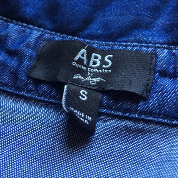 Dressy Style Denim Button-up Cropped Blouse - Picture 4 of 4