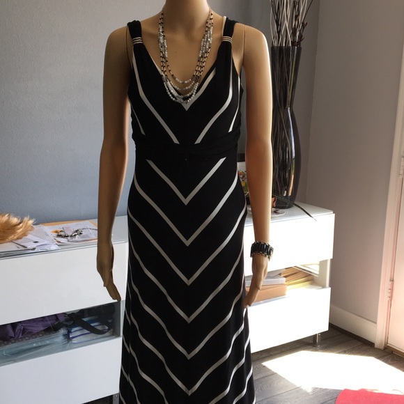 figure flattering dress,front slit to above knee