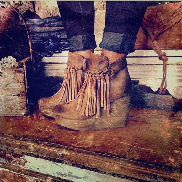 Sbicca fringe zepp wedges