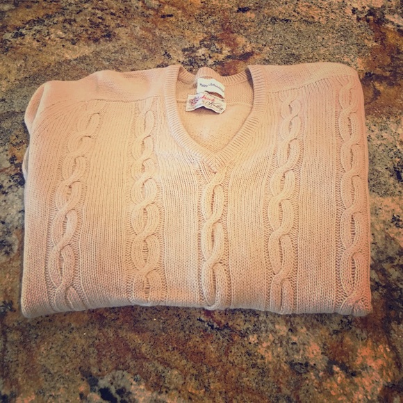 Classic cable v-neck cashmere/camel hair sweater