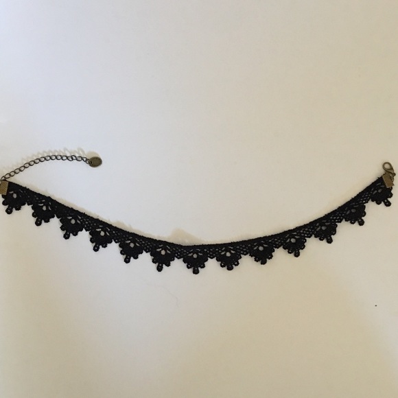 BLACK LACE CHOCKER OR COLLAR NECKLACE-BOHO VINTAGE - Picture 2 of 2