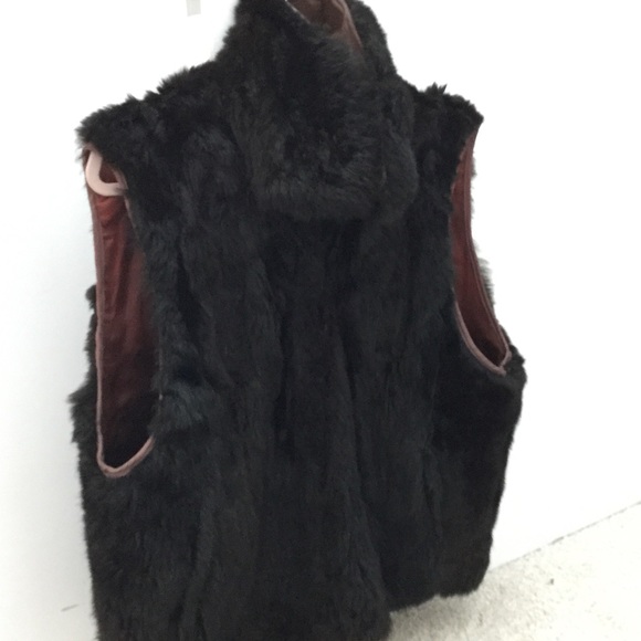 Andrew Marc Jackets & Blazers - Andrew Marc fur vest, Lg