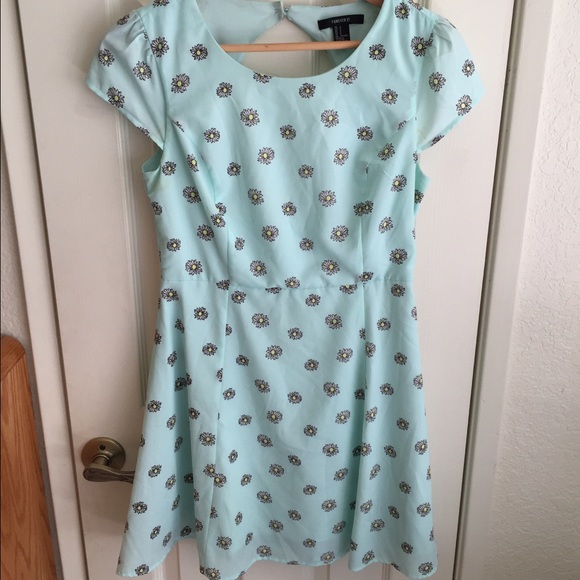Forever 21 Daisy dress - Picture 2 of 4