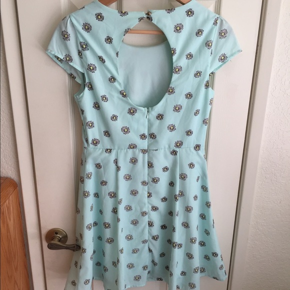 Forever 21 Daisy dress - Picture 3 of 4