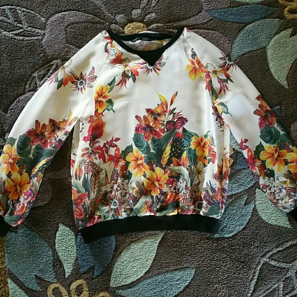 Long sleeve blouse with flowers pattern, very nice