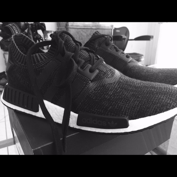 Athletic_Shoes