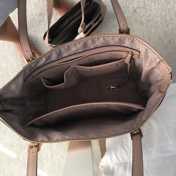 Michael kors purse - Picture 2 of 2