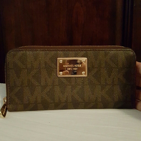 Michael Kors wallet