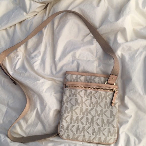 Michael Kors crossbody bag - Picture 1 of 1