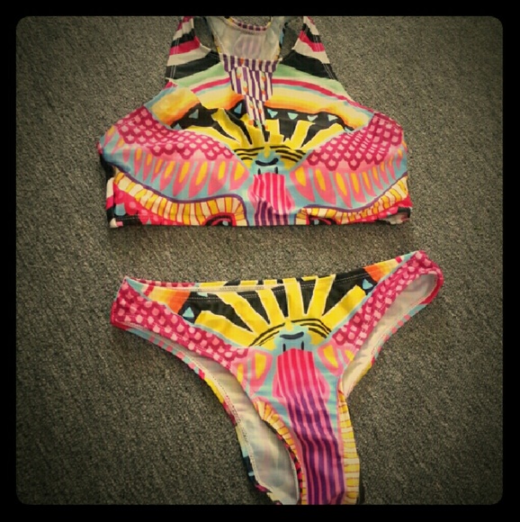 Very comfy high-neck bikini set