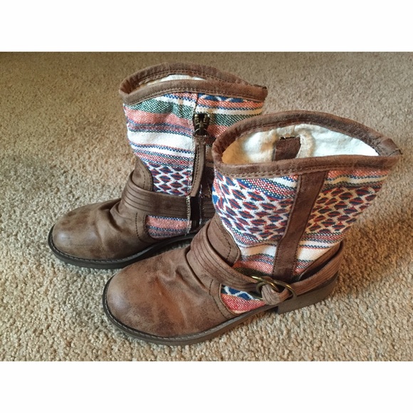 SOLD📦Short Roxy Boots📦 - Picture 2 of 3