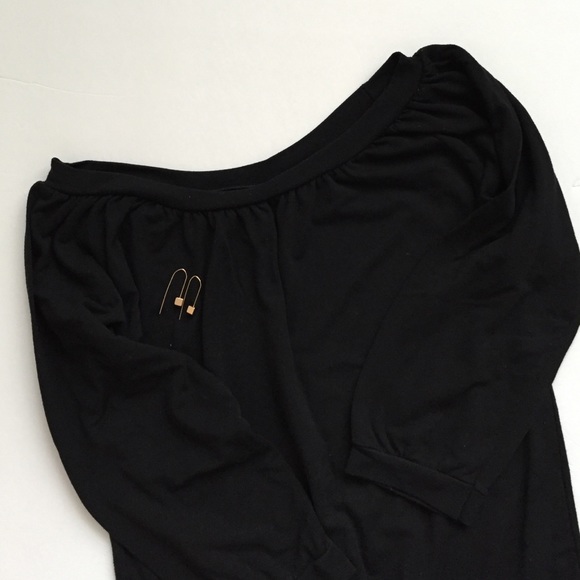 CLEARANCE 💥💥Black boat neck top