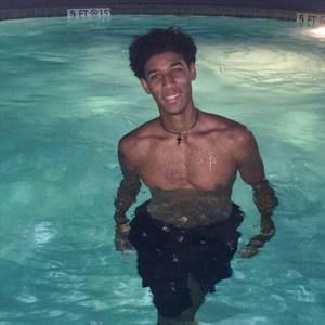 Meet your Posher, Devin