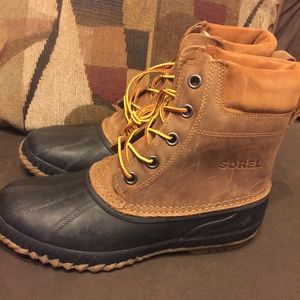 Men size 9 boot