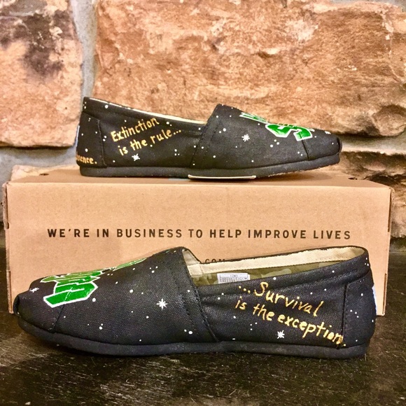 Hail Sagan custom hand painted TOMS - Picture 3 of 4