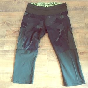 Lululemon Camouflage/Army green crop
