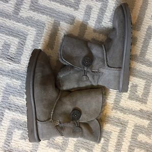 UGG mini bailey button