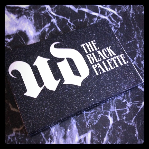 Urban Decay The Black Palette Eyeshadow Set
