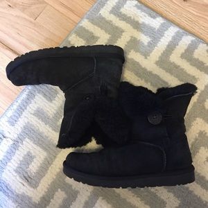UGG mini bailey button BLACK slightly used
