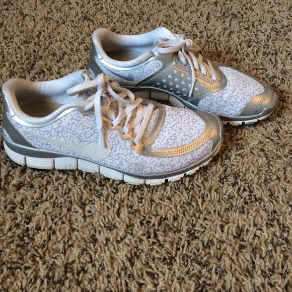 Nike Shoes - Nike free 5.0