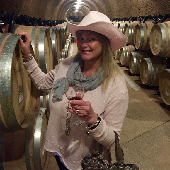 ๐๐๐ Hi Posher Pals! Please visit my closet. ๐ - Picture 2 of 5