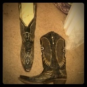 Womens size 9.5 corral boots.