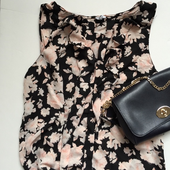 CLEARANCE 💥💥Floral back white and pink top