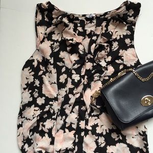 CLEARANCE 💥💥Floral back white and pink top