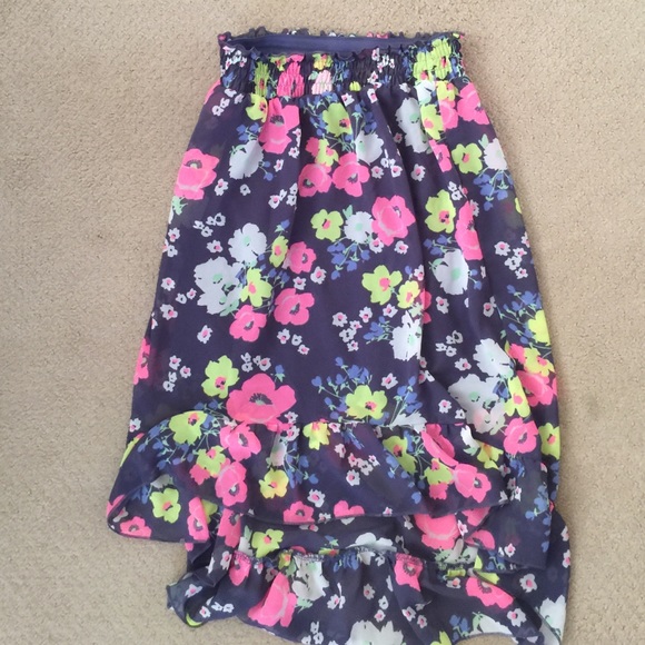 Target girls hi-low flowered skirt, size large.