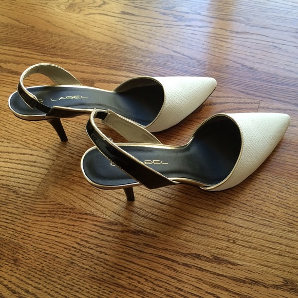 Two tone embossed heels w gold trim - Picture 2 of 4